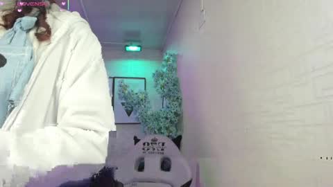 Theia  online show from April 6, 2026, 12:39 pm