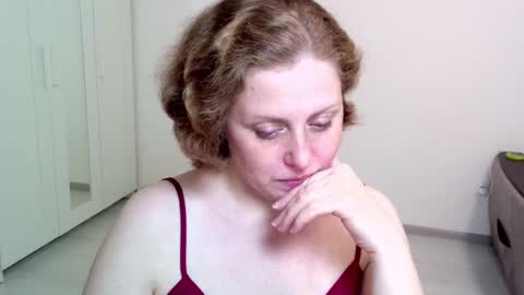 Ella online show from December 15, 2024, 5:42 pm