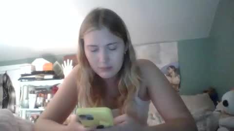 Little Bambii online show from November 10, 2025, 6:40 pm