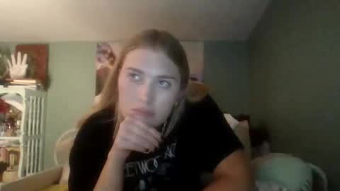 Little Bambii online show from November 18, 2025, 12:49 am