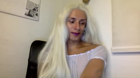 Snapshot of thematryoshka chatting on December 20, 2024, 2:52 am Lucy Lucy online show from December 20, 2024, 2:52 am