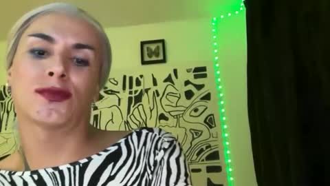 Snapshot of thematryoshka chatting on September 19, 2025, 2:02 am Lucy Lucy online show from September 19, 2025, 2:02 am