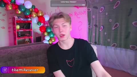 Snapshot of themikesever chatting on December 21, 2024, 6:12 pm Sever online show from December 21, 2024, 6:12 pm