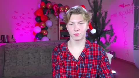 Snapshot of themikesever chatting on December 31, 2024, 8:12 pm Sever online show from December 31, 2024, 8:12 pm