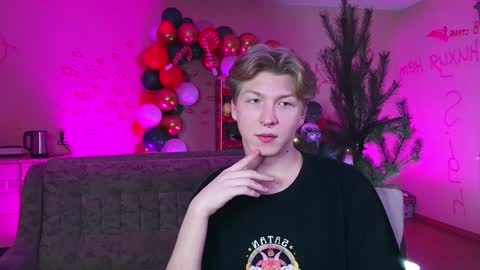 Snapshot of themikesever chatting on January 3, 2025, 7:39 pm Sever online show from January 3, 2025, 7:39 pm