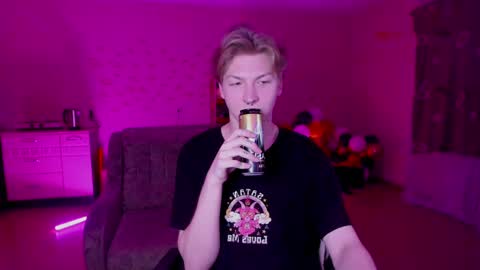 Snapshot of themikesever chatting on January 20, 2025, 6:21 pm Sever online show from January 20, 2025, 6:21 pm