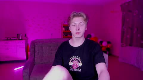 Snapshot of themikesever chatting on January 20, 2025, 9:22 pm Sever online show from January 20, 2025, 9:22 pm