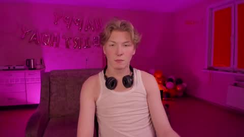 Snapshot of themikesever chatting on February 18, 2025, 12:48 am Sever online show from February 18, 2025, 12:48 am