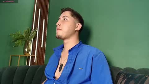 Snapshot of theoalvarez chatting on December 6, 2024, 3:30 am Theo online show from December 6, 2024, 3:30 am