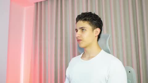 Snapshot of theohawke_ chatting on February 14, 2025, 1:18 pm THEO- MATEO online show from February 14, 2025, 1:18 pm