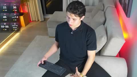  THEO- MATEO  online show from November 18, 2025, 11:15 pm