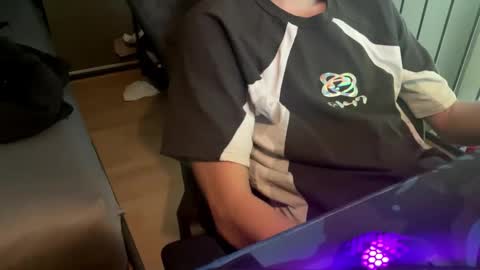 Snapshot of theothede19cm chatting on November 3, 2025, 9:10 am theothede19cm online show from November 3, 2025, 9:10 am