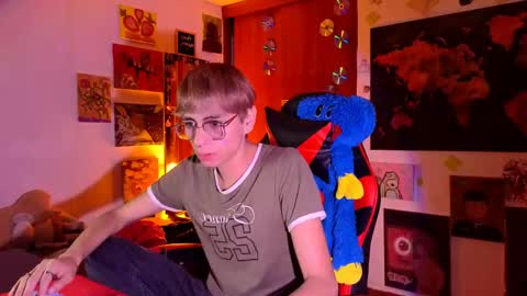 Matt independent model  online show from April 15, 2026, 7:32 pm