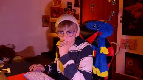 Matt independent model  online show from April 16, 2026, 7:58 pm