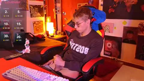 Matt independent model  online show from April 27, 2026, 8:40 pm