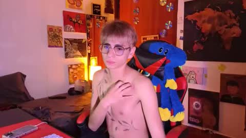 Matt independent model  online show from April 29, 2026, 8:48 pm