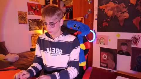 Matt independent model  online show from April 30, 2026, 8:57 pm