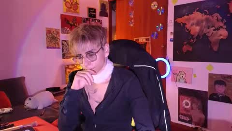 Matt independent model  online show from May 2, 2026, 8:58 pm