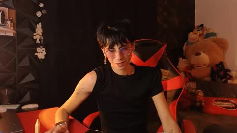 Matt independent model  online show from May 12, 2026, 8:28 pm