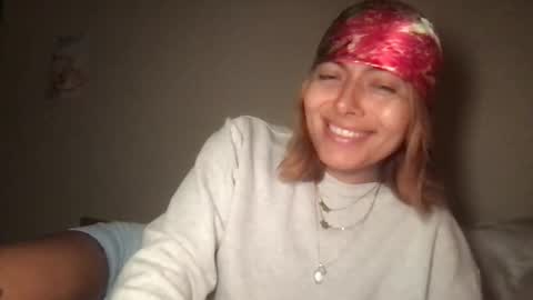 therain222 online show from November 18, 2025, 7:57 am