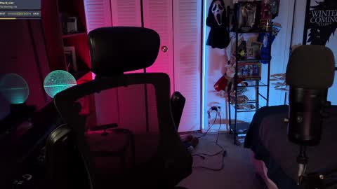 Snapshot of therealbumbles chatting on December 2, 2024, 4:09 pm Bumbles or B online show from December 2, 2024, 4:09 pm