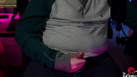 Snapshot of therealbumbles chatting on December 31, 2024, 2:19 am Bumbles or B online show from December 31, 2024, 2:19 am