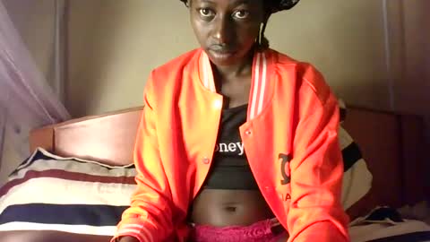 Snapshot of therry_heart chatting on July 16, 2026, 7:25 am hearty online show from July 16, 2026, 7:25 am