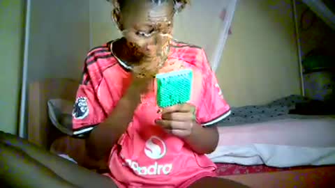 Snapshot of therry_heart chatting on July 28, 2026, 3:35 am hearty online show from July 28, 2026, 3:35 am