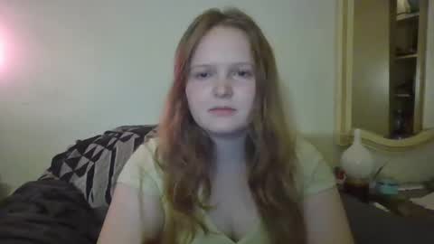 Snapshot of thestrawberrycreme chatting on December 19, 2024, 10:21 pm thestrawberrycreme online show from December 19, 2024, 10:21 pm