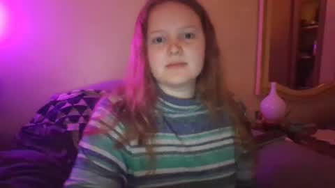 Snapshot of thestrawberrycreme chatting on December 20, 2024, 5:18 pm thestrawberrycreme online show from December 20, 2024, 5:18 pm