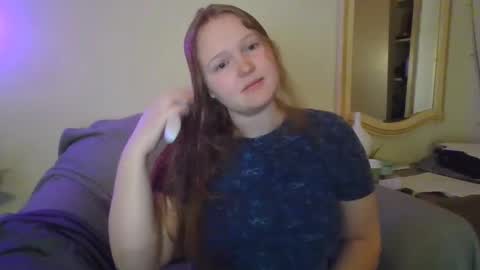 Snapshot of thestrawberrycreme chatting on December 23, 2024, 2:50 pm thestrawberrycreme online show from December 23, 2024, 2:50 pm