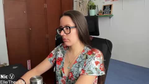 Nicole online show from December 18, 2025, 2:12 pm