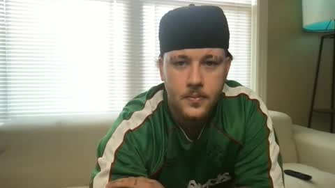 Snapshot of theviberoom chatting on September 15, 2025, 5:46 pm The Vibe Room online show from September 15, 2025, 5:46 pm