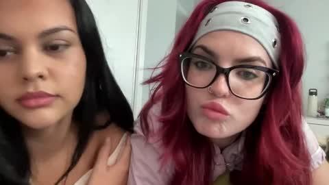 violettt online show from May 19, 2026, 1:56 am