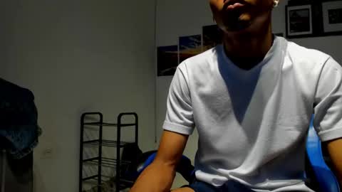 thiago_2004 online show from September 12, 2025, 8:20 pm