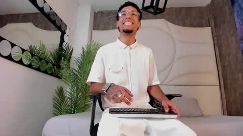 Snapshot of thiagoferreti_ chatting on October 17, 2025, 3:31 am ThiagoFerreti online show from October 17, 2025, 3:31 am