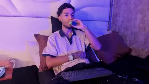 Snapshot of thiagoferreti_ chatting on May 5, 2026, 3:25 am ThiagoFerreti online show from May 5, 2026, 3:25 am