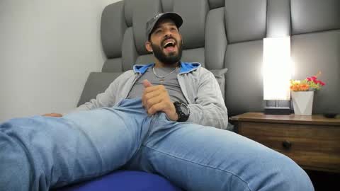 Thia Gomez online show from March 10, 2026, 7:30 pm