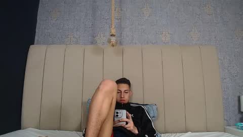 Snapshot of thiagos19 chatting on December 6, 2024, 11:03 pm Thiago online show from December 6, 2024, 11:03 pm