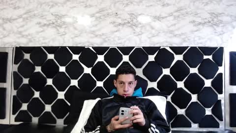 Snapshot of thiagos19 chatting on March 7, 2025, 7:38 pm Thiago online show from March 7, 2025, 7:38 pm