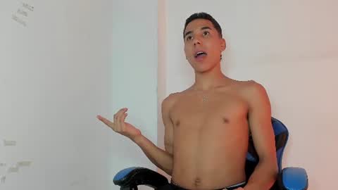 Snapshot of thiagosexy005 chatting on June 21, 2026, 12:35 am thiagosexy005 online show from June 21, 2026, 12:35 am