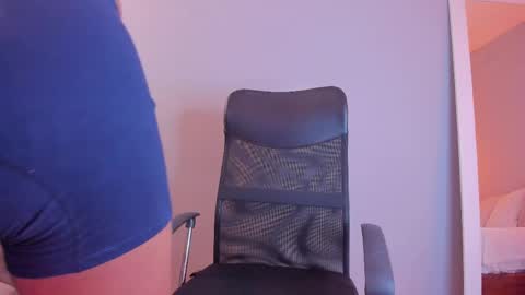 thiagovega_ online show from April 6, 2026, 5:30 am