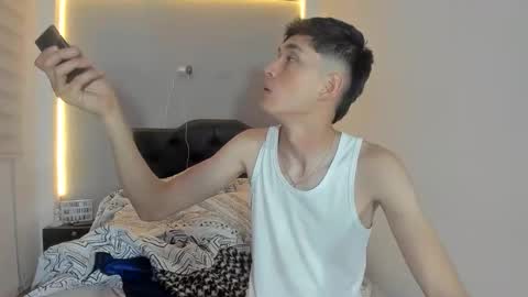 Snapshot of thiagowells_ chatting on May 13, 2026, 2:31 am Thiago Wells online show from May 13, 2026, 2:31 am