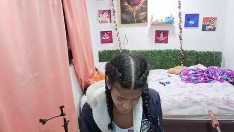 thiana_horny online show from June 25, 2026, 12:42 pm