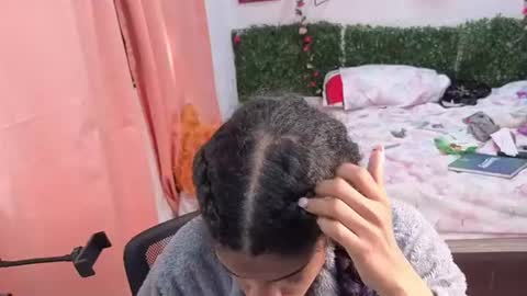 thiana_horny online show from June 30, 2026, 8:43 pm