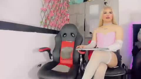 Snapshot of thiara_veky chatting on July 7, 2026, 7:51 pm Thiara online show from July 7, 2026, 7:51 pm