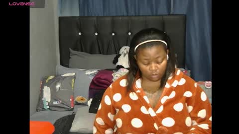Snapshot of thickcaramel_p chatting on October 31, 2025, 7:04 pm phindy online show from October 31, 2025, 7:04 pm
