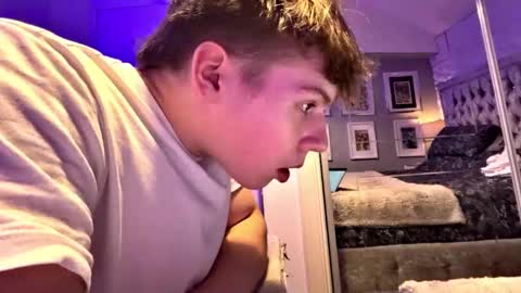 thickny0ung online show from October 12, 2025, 5:01 pm
