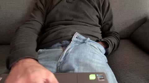 Snapshot of thickrum chatting on December 15, 2024, 11:45 am Thickru online show from December 15, 2024, 11:45 am