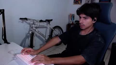 Snapshot of thieves_us chatting on October 28, 2025, 5:48 pm thieves_us online show from October 28, 2025, 5:48 pm